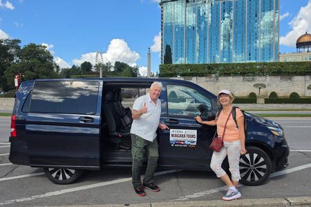 Toronto: Niagara Falls Small Group Tour+ Cruise & Behind falls