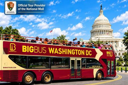 Hop-on Hop-off Tour of DC with 18 Stops and Arlington Audio Tour