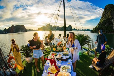 From Hanoi: Halong Bay 1 Day Cruise with Kayak & Titop Island
