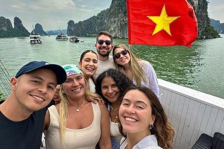 Ha Long Bay Cruise 5 Star Luxury Buffet Jacuzzi from Hanoi