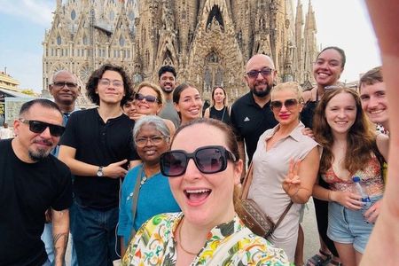 Barcelona in 3h: Sagrada, Batlló, Pedrera & Gothic Quarter walk
