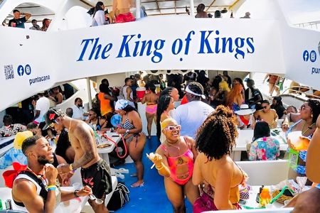 Punta cana Hip Hop Party Boat: Unlimited Drinks & DJ *Only Adults