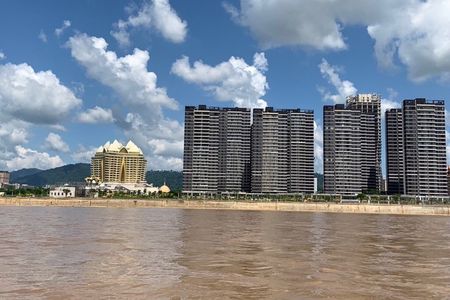 Stunning tour at Golden Triangle and 3 countries border view