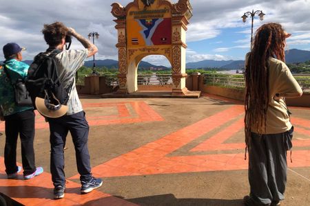 Stunning tour at Golden Triangle and 3 countries border view
