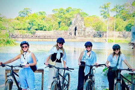 Private Angkor bicycle and Guided Temple Tour