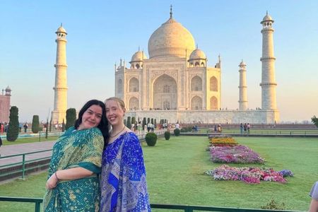 Taj Mahal Day Tour from Delhi by Superfast Train - All Inclusive