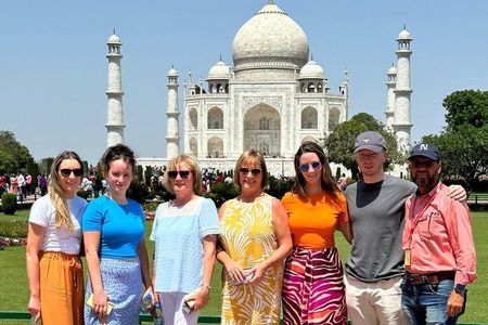 All-Inclusive Taj Mahal & Agra Tour by Superfast Train from Delhi