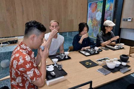 Shanghai: Chinese Tea Tasting in M50 near Tian An 1000 Trees