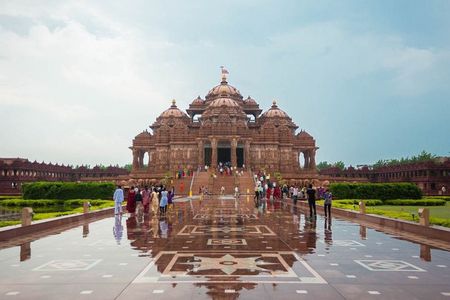 Akshardham Temple Tour with Light and Sound Show and Transfers