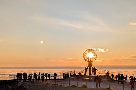 North Cape Sightseeing: Local Villages, Sami Culture, King Crabs!