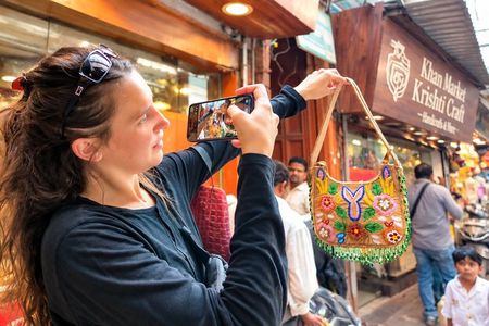 Delhi Textile & Handicraft Tour: Artisan Workshops Experience