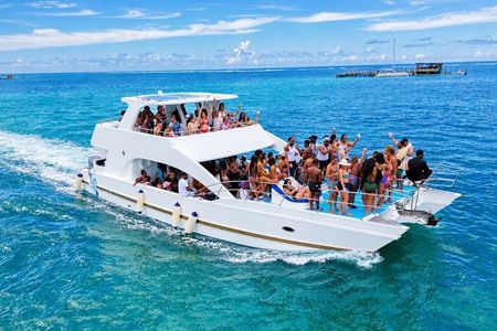 Punta Cana Hip Hop Party Boat: Snorkeling, Open Bar & Adults Only
