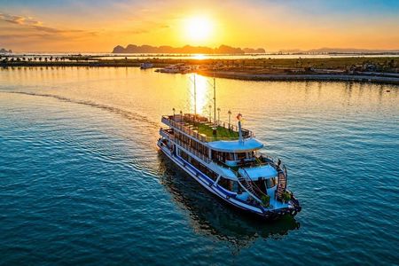 Halong Bay Luxury Cruise with Kayaking, Swimming