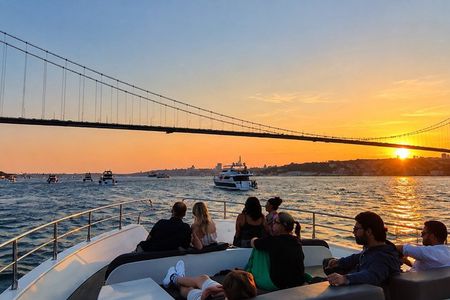 Istanbul Bosphorus Sunset Yacht Cruise with Snacks & Live Guide
