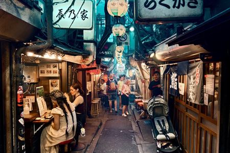 Shinjuku Private Night Tour: Kabukicho, Golden Gai & Omoide