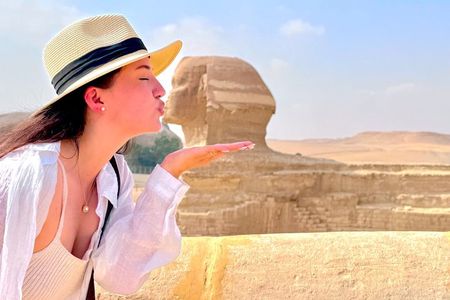 Cairo Layover Tour: Giza Pyramids, Coptic Cairo & Bazaar