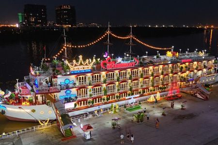 Private Saigon by night at Bitexco & Dinner Cruise
