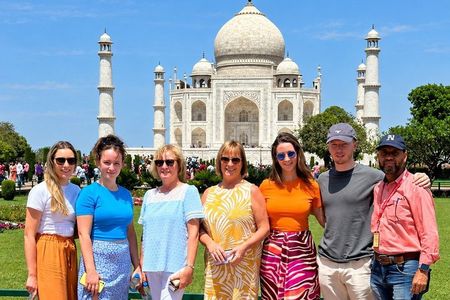 All Inclusive Day Trip to Taj Mahal, Agra Fort and Baby Taj from Delhi by Car