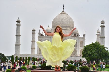 Sunrise Taj Mahal Skip The Line Tour from Delhi by Luxury Car
