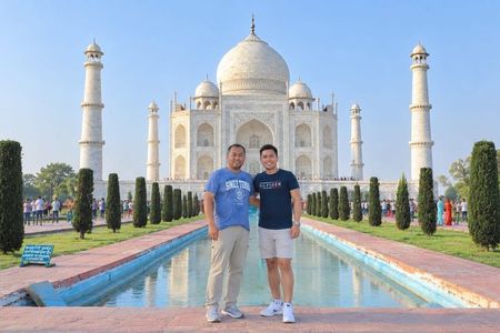 From Delhi: Taj Mahal Sunrise, Agra Fort, 5 Star Marriott Meal