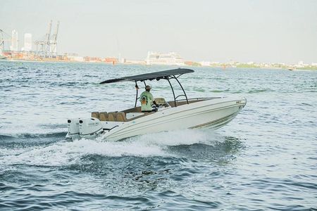 30 Foot Private Boat In Cartagena Islands For Up To 8 People