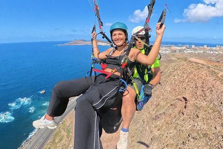 Gran Canaria Paragliding hands on experience with pilot