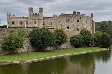 Leeds Castle, Canterbury & White Cliffs Private Tour from London