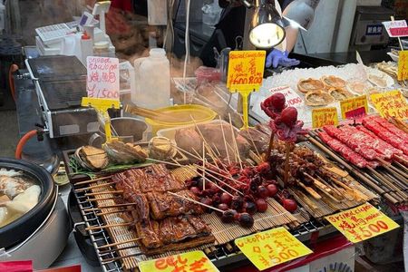 Kuromon Market Food Walking Tour in Osaka (6 stops, 6 tastes)