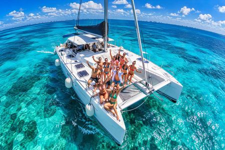 Splendid Catamaran to Isla Mujeres: drinks and fun all day!