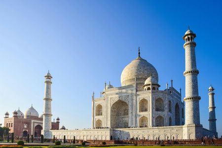 2-Day Tour to Taj Mahal and Agra from Bangalore with Both Side Commercial Flight