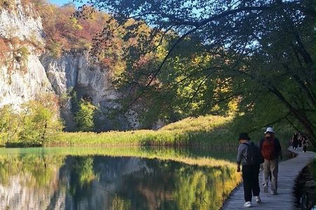 Zadar to Plitvice lakes: Guided tour with pre-booked tickets