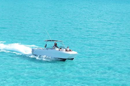 Providenciales Private Boat Tour: Snorkeling & Island Hopping