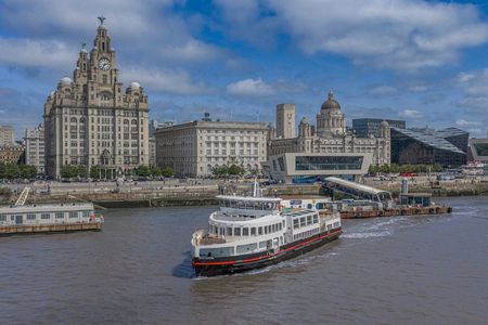 Liverpool: River Cruise & Sightseeing Bus Tour