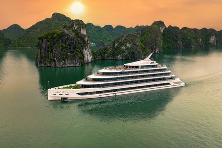 6-Star Luxury 2D1N Cruise: Ha Long Bay with Sung Sot & Ti Top