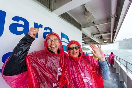 Niagara Falls Small-Group Tour with Niagara City Cruise Boat Ride