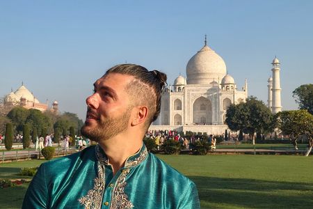 Tour of Taj mahal from Delhi by Train in 90 Min