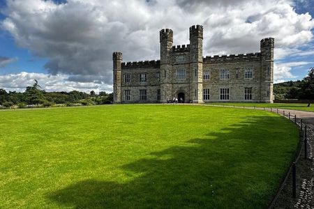 Leeds Castle, Canterbury & White Cliffs Private Tour from London