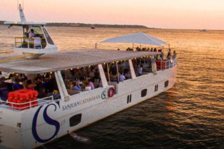 Sunset on catamaran + open bar + 3 hours of tour