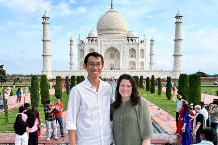 2-Day Tour to Taj Mahal and Agra from Bangalore with Both Side Commercial Flight