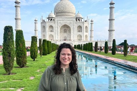 2-Day Tour to The Taj Mahal and Agra from Goa with Both Side Commercial Flights