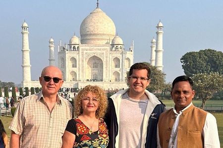 2-Day Tour to Taj Mahal, Agra from Hyderabad with Both Side Commercial Flights