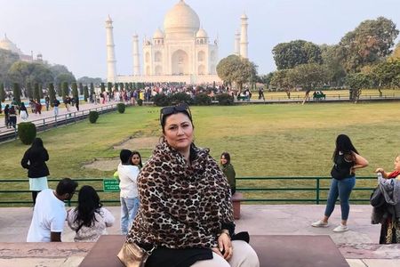 From Delhi: Taj Mahal Sunrise, Agra Fort, Marriott 5-star Lunch