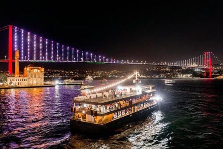 Istanbul Bosphorus Dinner Cruise with Turkish Night Show