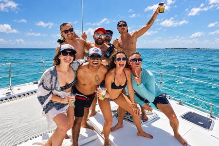 Deluxe Catamaran Tour to Isla Mujeres, from Playa del Carmen