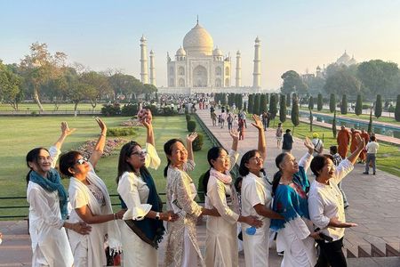 Skip-the-Line Taj Mahal Ticket with Guide – Fast Track Access