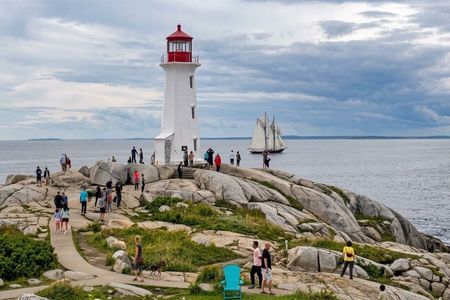 Peggy's Cove and Halifax Highlights Sightseeing Tour
