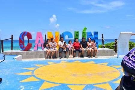 Cancun City Tour by Bus: Beaches, Shopping & Mexican Culture