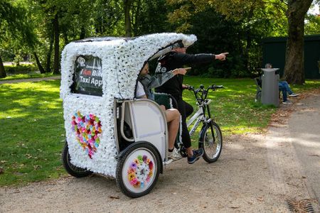 2 Hours Private Amsterdam Rickshaw Tour