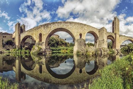 Besalu & 3 Medieval Towns Small Group Tour with Hotel Pick-Up