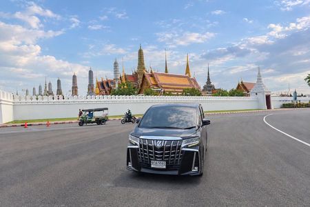 Small Group Bangkok Temples & Grand Palace Tour by Luxury Alphard